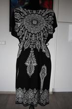 Zwarte midi-jurk met witte patroon maar 38, Nieuw, Knielengte, Maat 38/40 (M), Ophalen of Verzenden