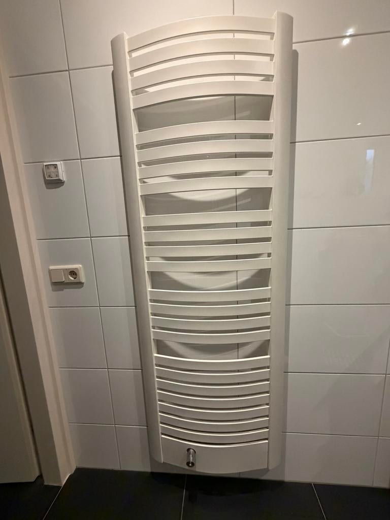 Handdoekradiator gebogen als nieuw, Ophalen, Radiator, Zo goed als nieuw, 60 tot 150 cm