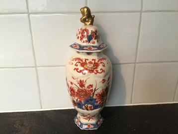 Dekselvaas Porceleyne Fles. Polychrome gemerkt. beschikbaar voor biedingen