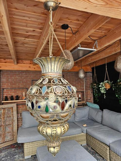 Mooie koperen hanglamp versierd met gekleurde glasstukjes., Huis en Inrichting, Lampen | Kroonluchters, Zo goed als nieuw, Ophalen of Verzenden