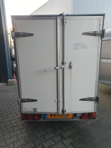  Hoka gesloten  geremde enkelasser 250x130 x150 nu 1750 euro beschikbaar voor biedingen