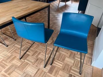 4 lederen stoelen beschikbaar voor biedingen