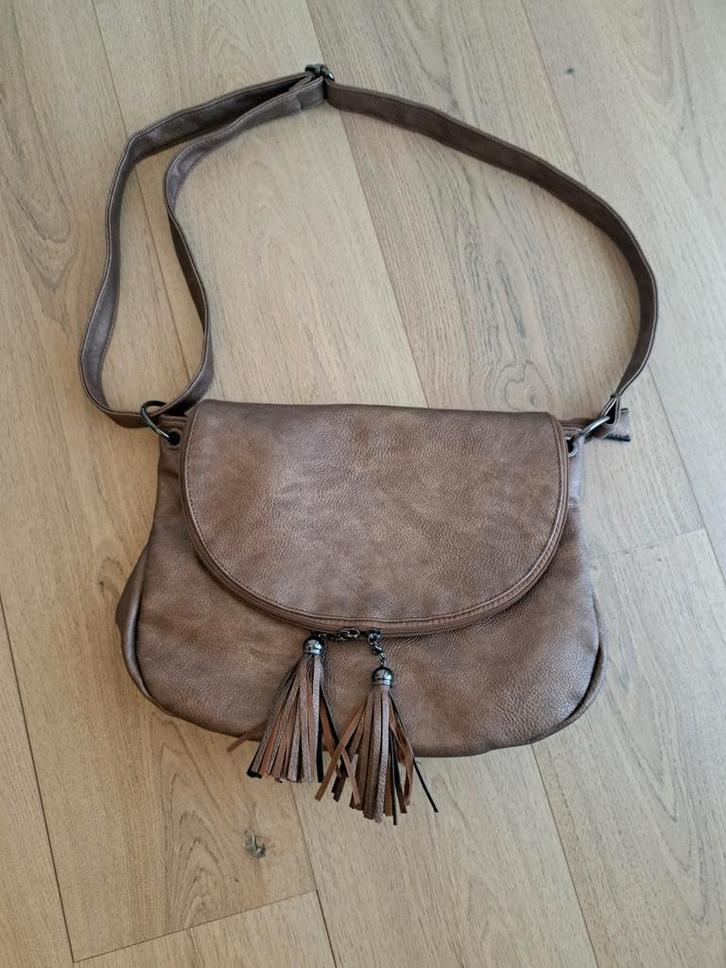 Ruime bronzen schoudertas met kwastjes, Sieraden, Tassen en Uiterlijk, Tassen | Damestassen, Gebruikt, Schoudertasje, Bruin, Ophalen of Verzenden