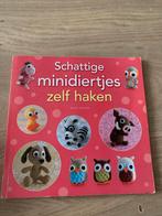 Schatige minidiertjes zelf haken - Maja Hansen, Boeken, Hobby en Vrije tijd, Ophalen of Verzenden, Zo goed als nieuw, Breien en Haken
