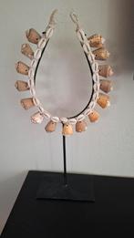Afrikaanse Stam Ketting op Standaard decoratie, Ophalen of Verzenden, Gebruikt