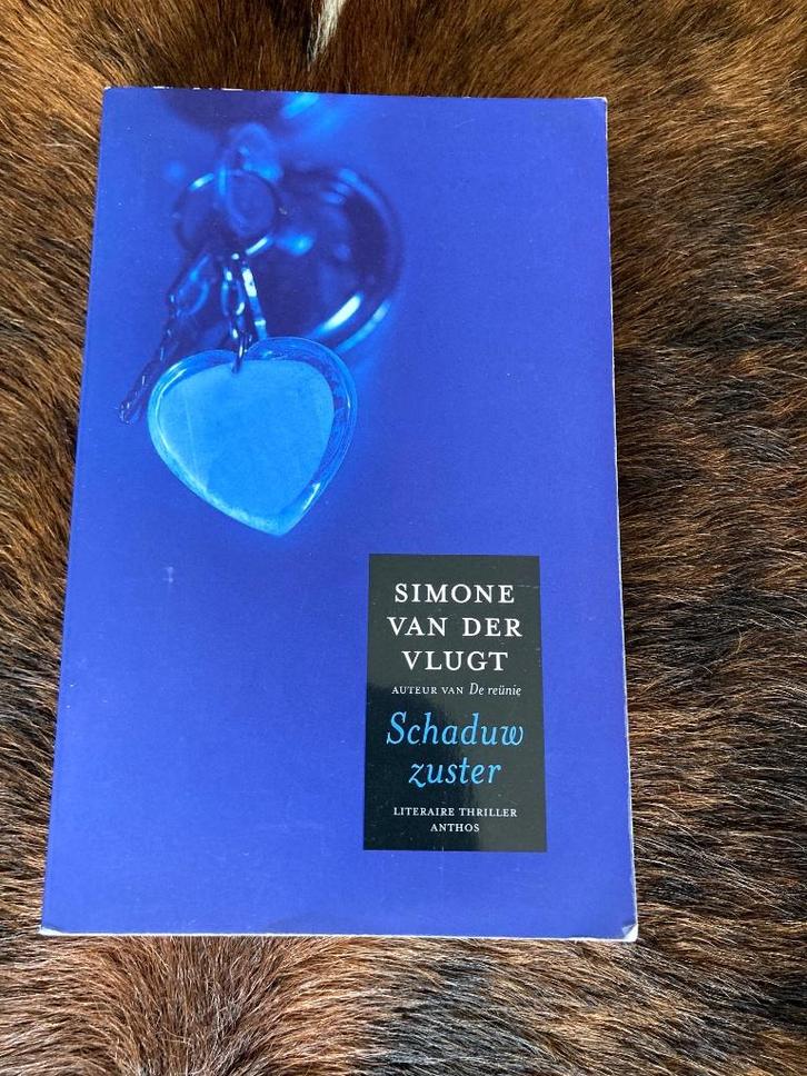 Simone van der Vlugt - Schaduw zuster - als NIEUW  , Boeken, Thrillers, Zo goed als nieuw, Nederland, Ophalen of Verzenden