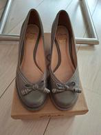 Clarks Pumps - Maat 39,5, Pumps, Ophalen of Verzenden, Zo goed als nieuw, Grijs