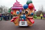 Carnavalswagen met pakken, Carnavalswagen, Ophalen