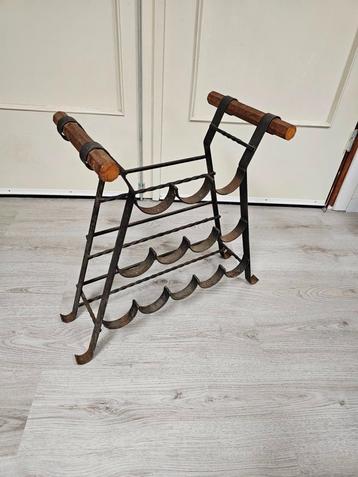 Smeedijzeren wijnrek  voor €35,-! beschikbaar voor biedingen