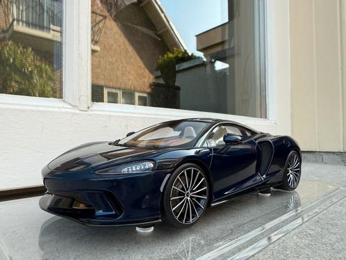 1:18 McLaren GT Namaka Blue 2019 + glazen vitrine Spark, Hobby en Vrije tijd, Modelauto's | 1:18, Zo goed als nieuw, Auto, Overige merken
