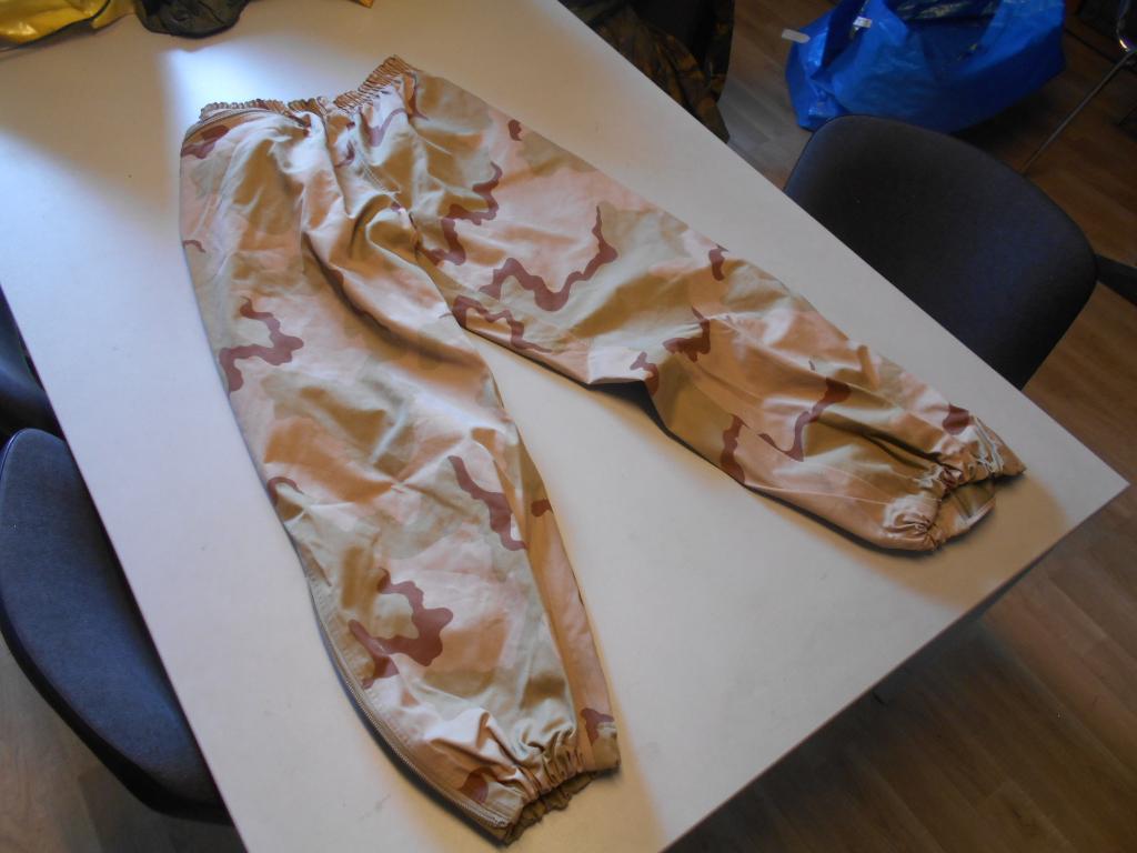 Regenbroek desert camouflage Nederlands leger div. maten, Ophalen of Verzenden, Landmacht, Nederland, Kleding of Schoenen