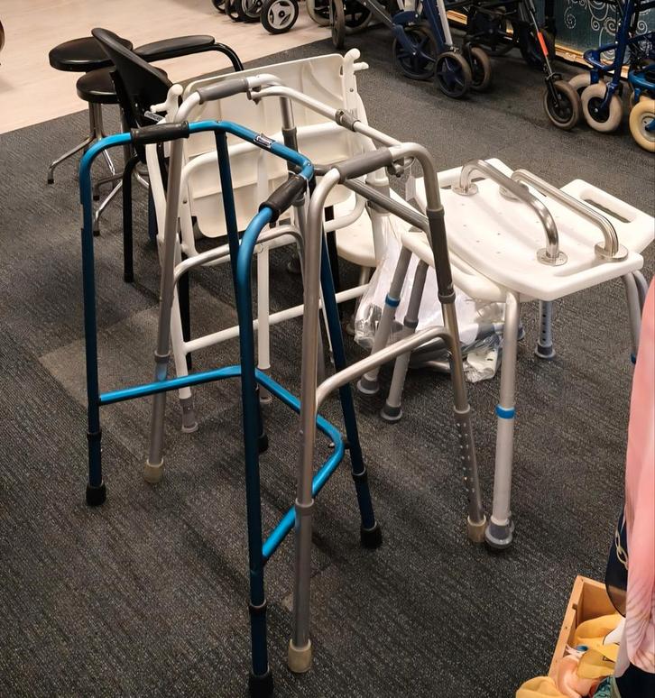 Hulpmiddelen rollators douchekrukken beugels looprekken, Diversen, Looprekken, Gebruikt, Ophalen