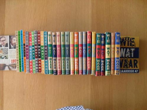 Wie Wat Waar jaarboeken van 1937 - 1975 (36 stuks), Boeken, Overige Boeken, Gelezen, Ophalen