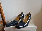 Mooie donkerblauwe Italiaanse schoenen van Novita mt 39.5, Blauw, Ophalen of Verzenden, Schoenen met lage hakken, Novita
