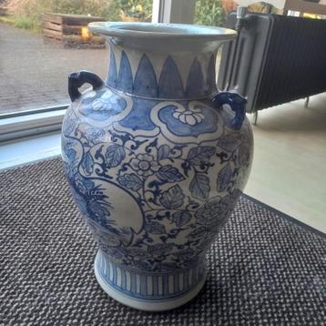 Chinese vaas  beschikbaar voor biedingen