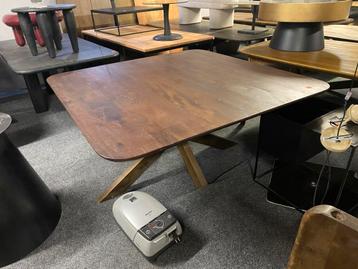 Grote vierkante mangohouten tafel - 150x150 afgeronde hoeken beschikbaar voor biedingen