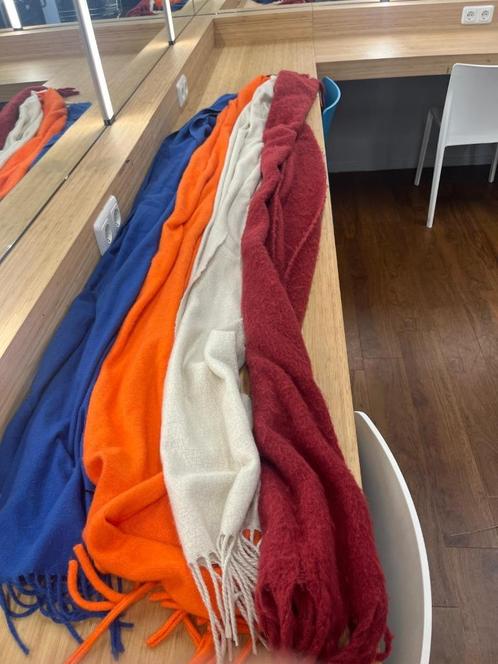 Sjaals blauw, oranje, rood en wit, Kleding | Dames, Mutsen, Sjaals en Handschoenen, Nieuw, Sjaal, Ophalen of Verzenden