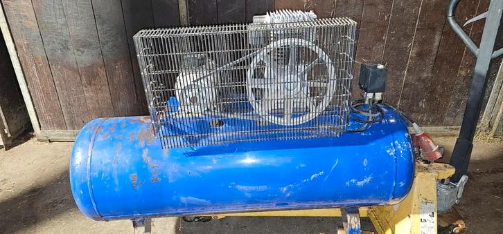 Dari Compressor 200L - Krachtige Luchtcompressor, Doe-het-zelf en Verbouw, Compressors, Gebruikt, 6 tot 10 bar, 100 liter of meer