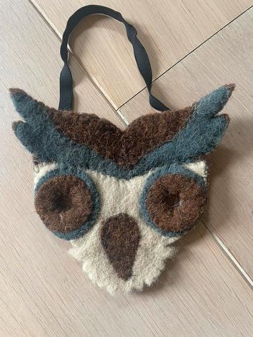 Vilt uil masker beschikbaar voor biedingen