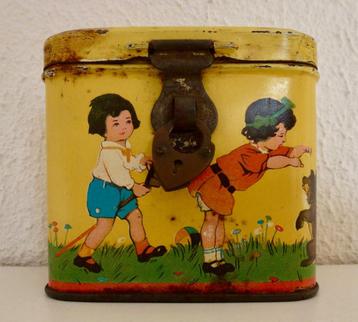Antiek blikken spaarpot met spelende kinderen. beschikbaar voor biedingen