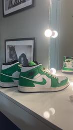 Jordan 1 Mid Lucky Green maat 42,5, Ophalen of Verzenden, Zo goed als nieuw, Overige kleuren