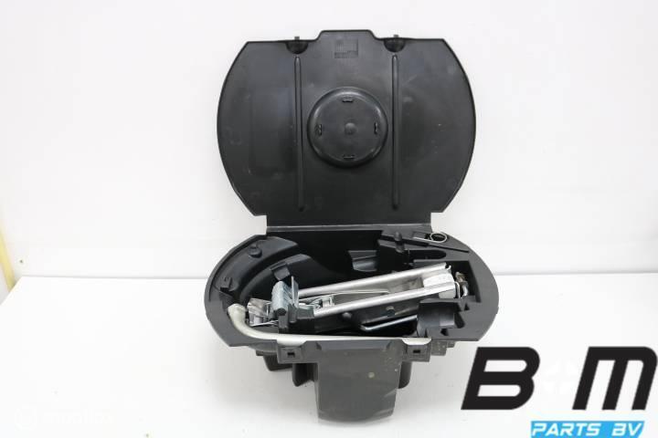 Gereedschapkist + krik VW Polo 9N 6Q0012115F, Auto-onderdelen, Klein materiaal, Gebruikt