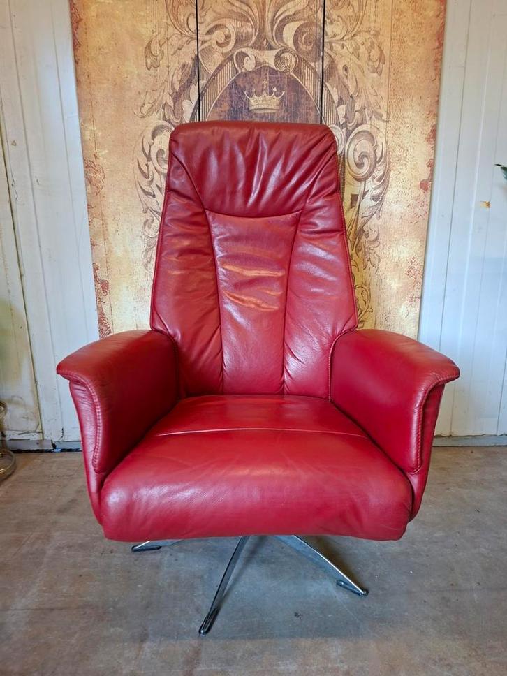 Rood lederen relexfauteuil, Huis en Inrichting, Fauteuils, Zo goed als nieuw, Leer, 50 tot 75 cm, 75 tot 100 cm, Ophalen of Verzenden