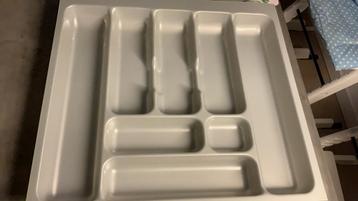 Mooie besteklade beschikbaar voor biedingen