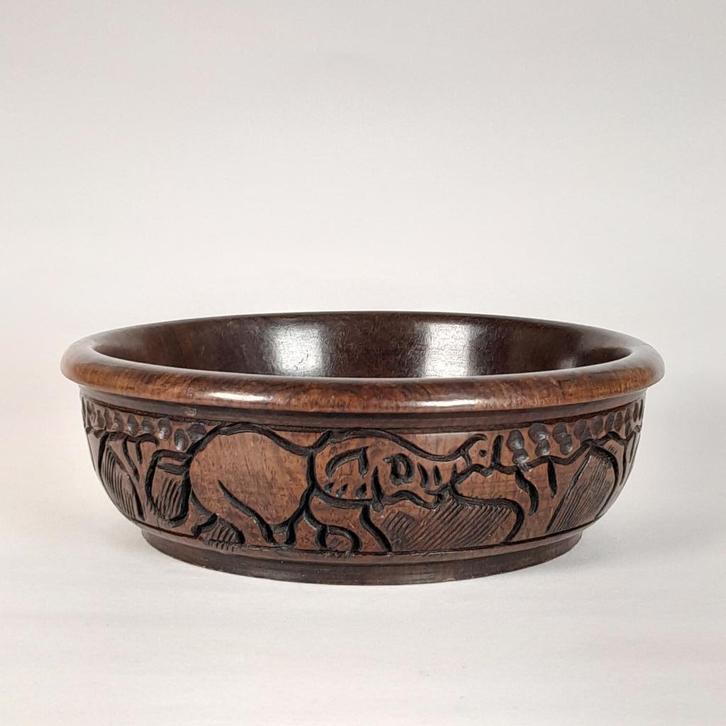 Vintage Afrikaanse houtsnijwerk kom met olifant en neushoorn, Antiek en Kunst, Kunst | Niet-Westerse kunst, Ophalen of Verzenden