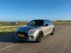 Mini Cooper 1.5L 2017, Auto's, Mini, Voorwielaandrijving, 4 stoelen, 49 €/maand, Origineel Nederlands