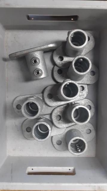 Buiskoppeling 33,7mm ovale voetplaten 8 stuks beschikbaar voor biedingen