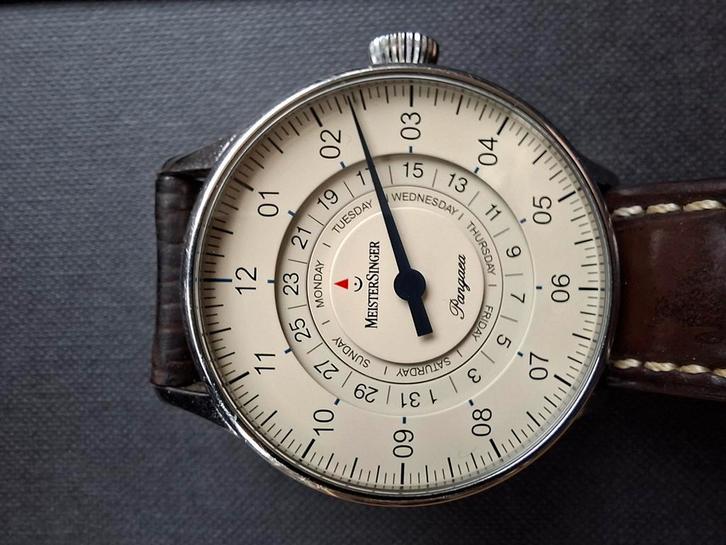 Meistersinger Pangaea Day Date + garantiecertificaat, Sieraden, Tassen en Uiterlijk, Horloges | Heren, Zo goed als nieuw, Polshorloge