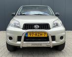 Daihatsu Terios 1.5 2WD Tour Limited Airco Trekhaak NAP APK, Auto's, 1350 kg, 400 kg, Beige, Bedrijf