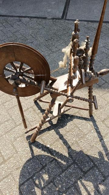 Antiek spinnewiel – decoratief, compleet & herstelbaar beschikbaar voor biedingen