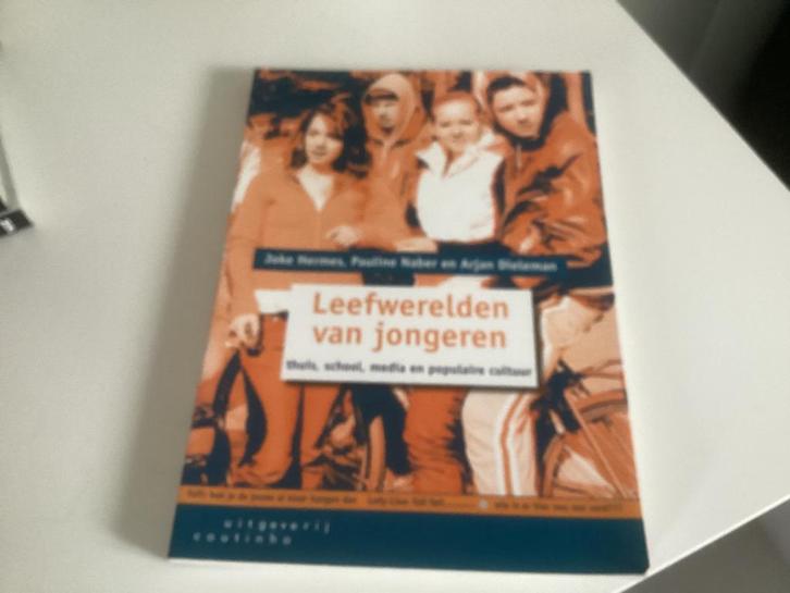 J. Hermes - Leefwerelden van jongeren, Boeken, Wetenschap, Zo goed als nieuw, Sociale wetenschap, Ophalen of Verzenden