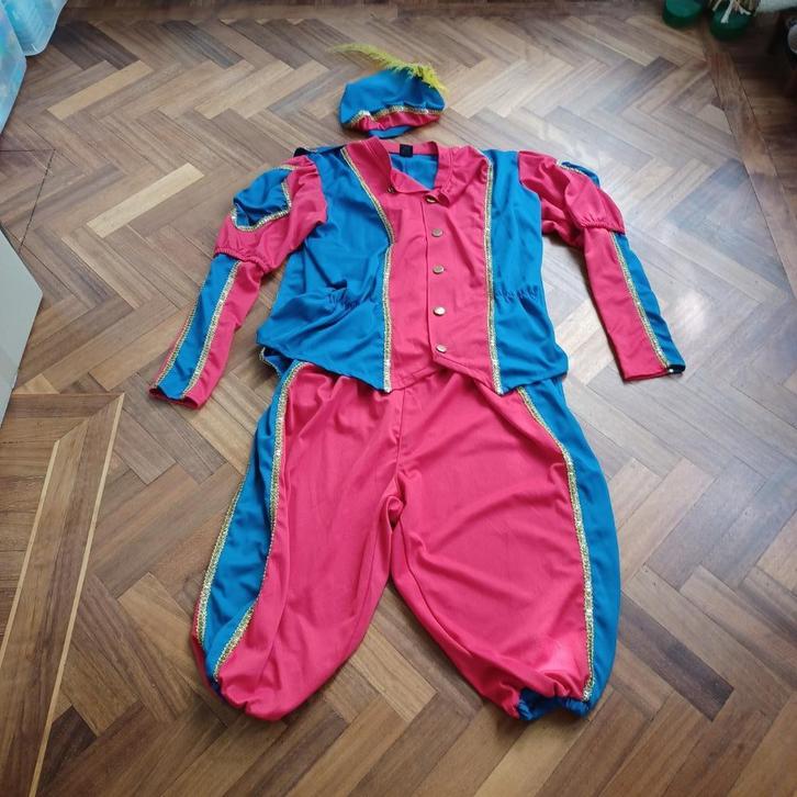 Leuk Pietenpak met toebehoren te koop, Diversen, Sinterklaas, Gebruikt, Ophalen
