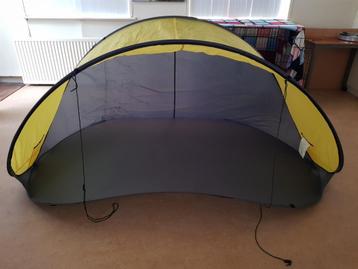 Makkelijk opvouwbare strandtent beschikbaar voor biedingen