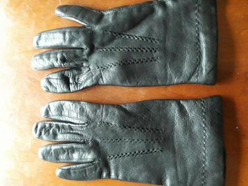 Zwarte glace handschoenen  beschikbaar voor biedingen