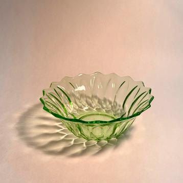 Schalen groen glas Art Deco beschikbaar voor biedingen