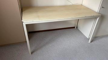 Eenvoudige Tafel / Bureau 150 x 75 x 77 cm beschikbaar voor biedingen