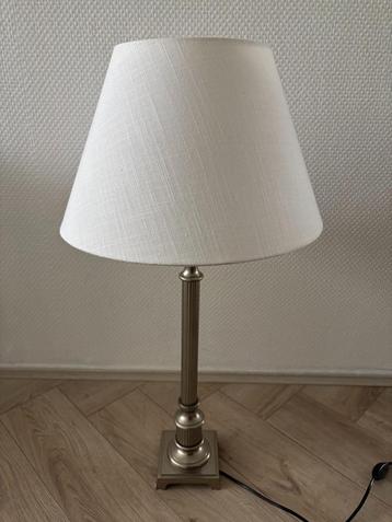 Klassieke grote schemerlamp / tafellamp zilverkleurig metaal beschikbaar voor biedingen