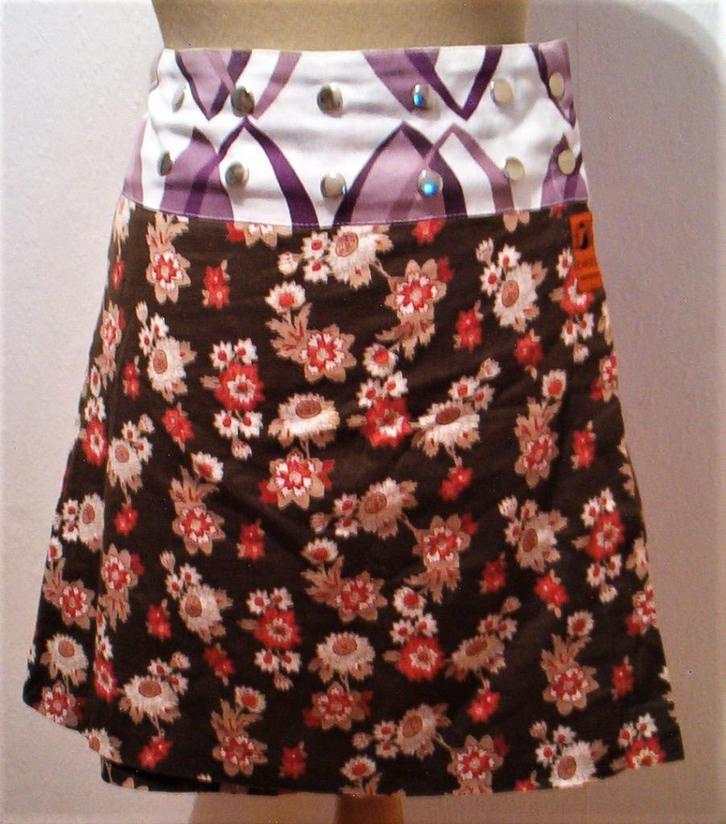 Opvallend leuk wikkel rokje van Zand (Amsterdam) S/M/L, Kleding | Dames, Rokken, Zo goed als nieuw, Maat 42/44 (L), Bruin, Boven de knie