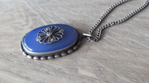 Zilveren collier en langwerpige ovale hanger / blauwe steen, Antiek en Kunst, Antiek | Goud en Zilver, Zilver, Ophalen of Verzenden