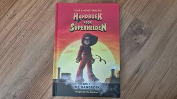 Boek: Handboek voor superhelden deel 1 beschikbaar voor biedingen