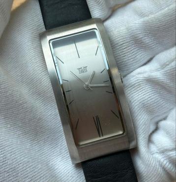 Davis horloge beschikbaar voor biedingen