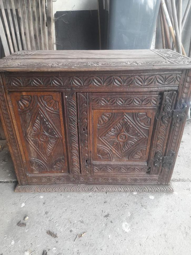 Zeer oud kastje van eikenhout, Antiek en Kunst, Antiek | Meubels | Kasten, Ophalen
