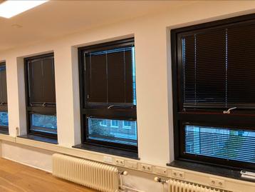 Zwarte luxaflex diverse maren beschikbaar voor biedingen