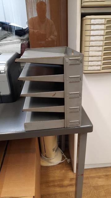 oude houten bureau, jaren 60 beschikbaar voor biedingen