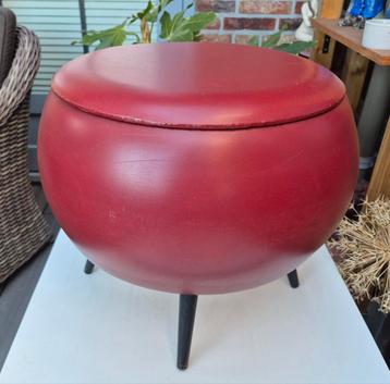 Vintage jaren 60 poef naaibox rood skai beschikbaar voor biedingen