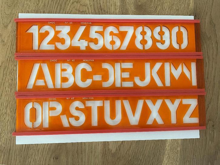 D402 Vintage Minerva sjablonen liniaal tekensjabloon letters, Hobby en Vrije tijd, Tekenen, Gebruikt, Overige typen, Ophalen of Verzenden